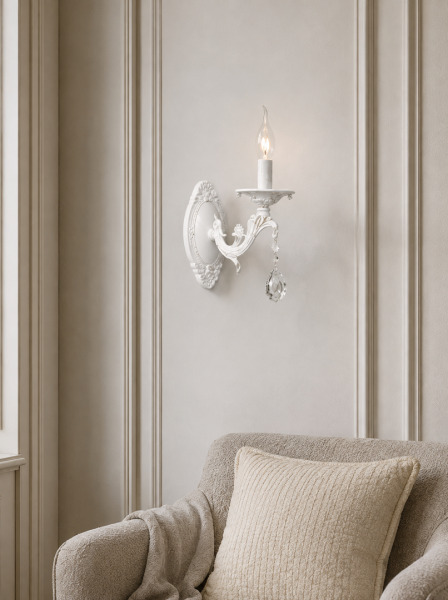 Aplică QH N3027/1WS WH+CR albă cu pandantive. Aplică clasică